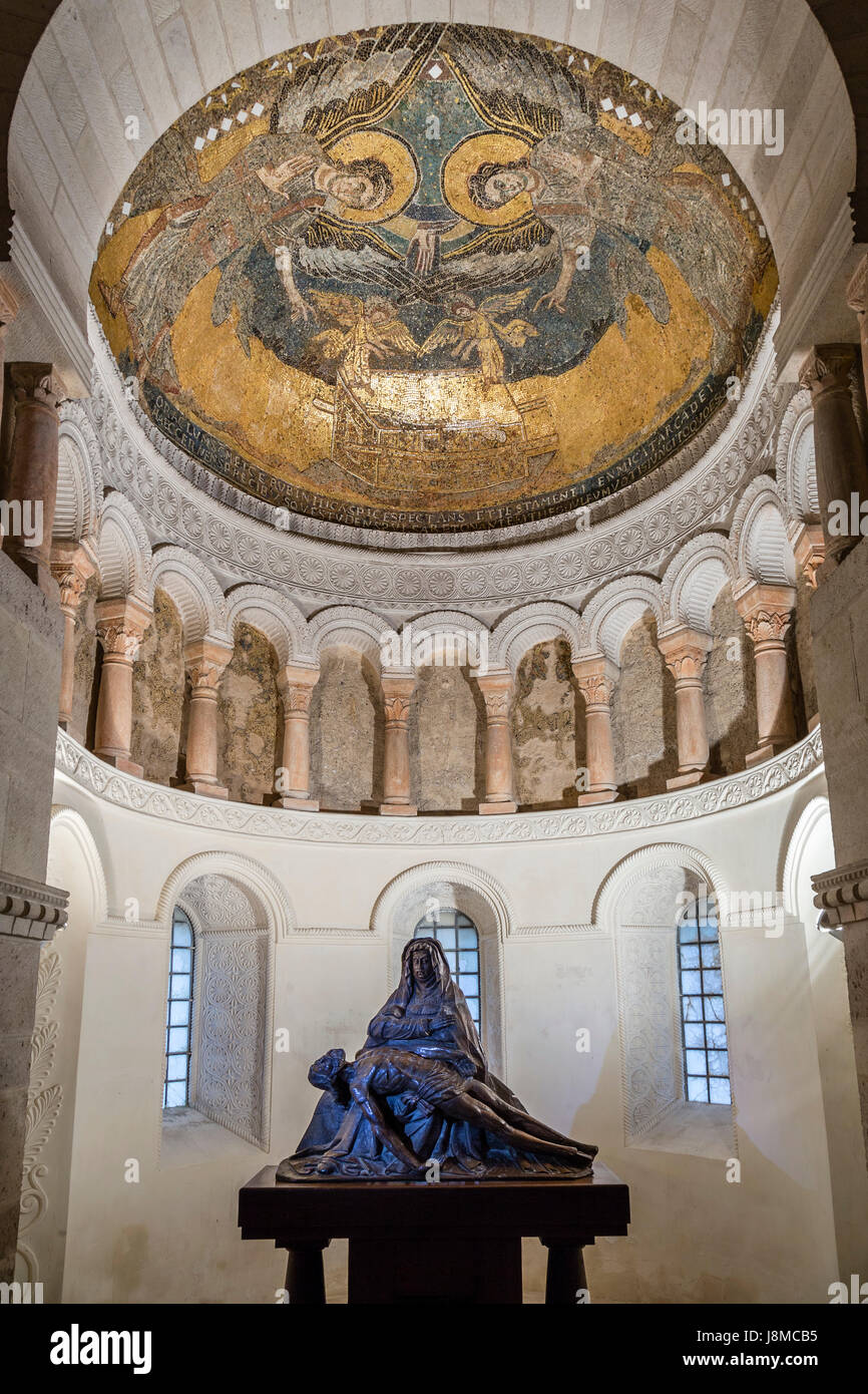 Francia, Loiret, Germigny des Pres, oratorio carolingio di Germigny des Pres o chiesa della Santissima Trinità, mosaici bizantini nell abside Foto Stock