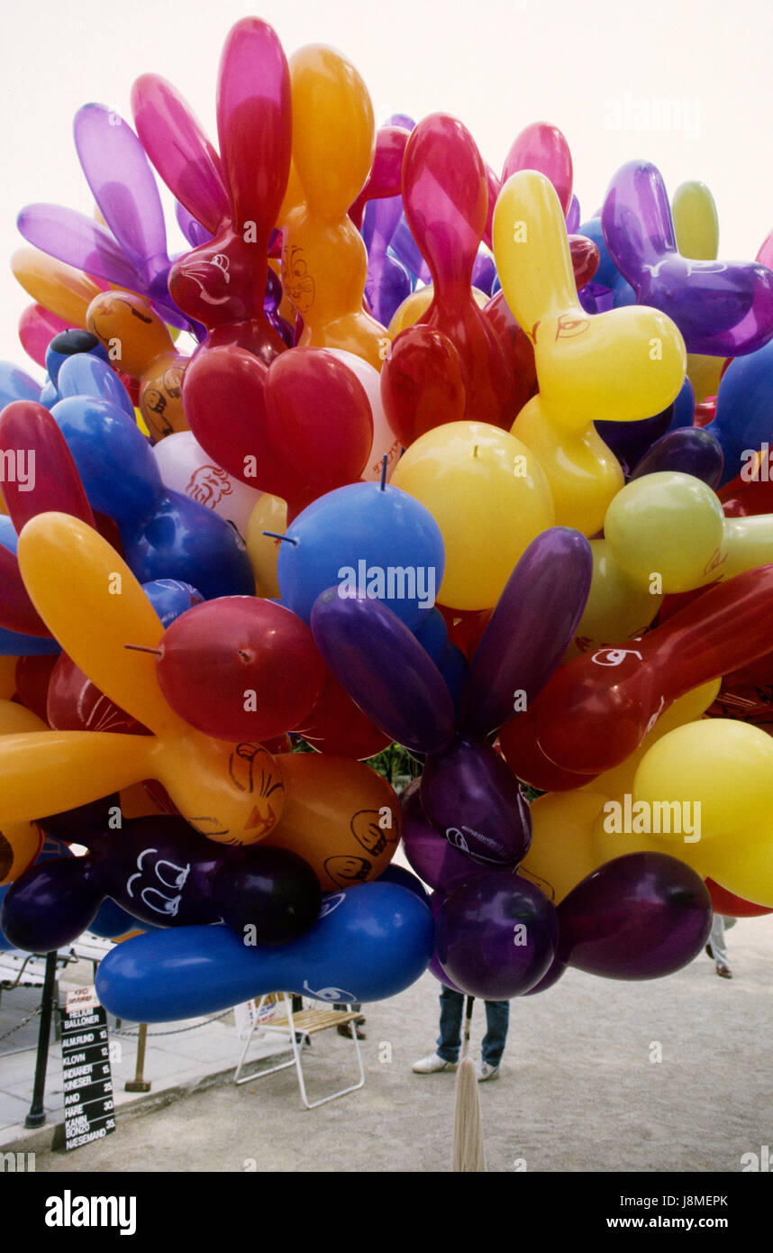 I concessionari a palloncino dietro palloncini 2004 Foto Stock
