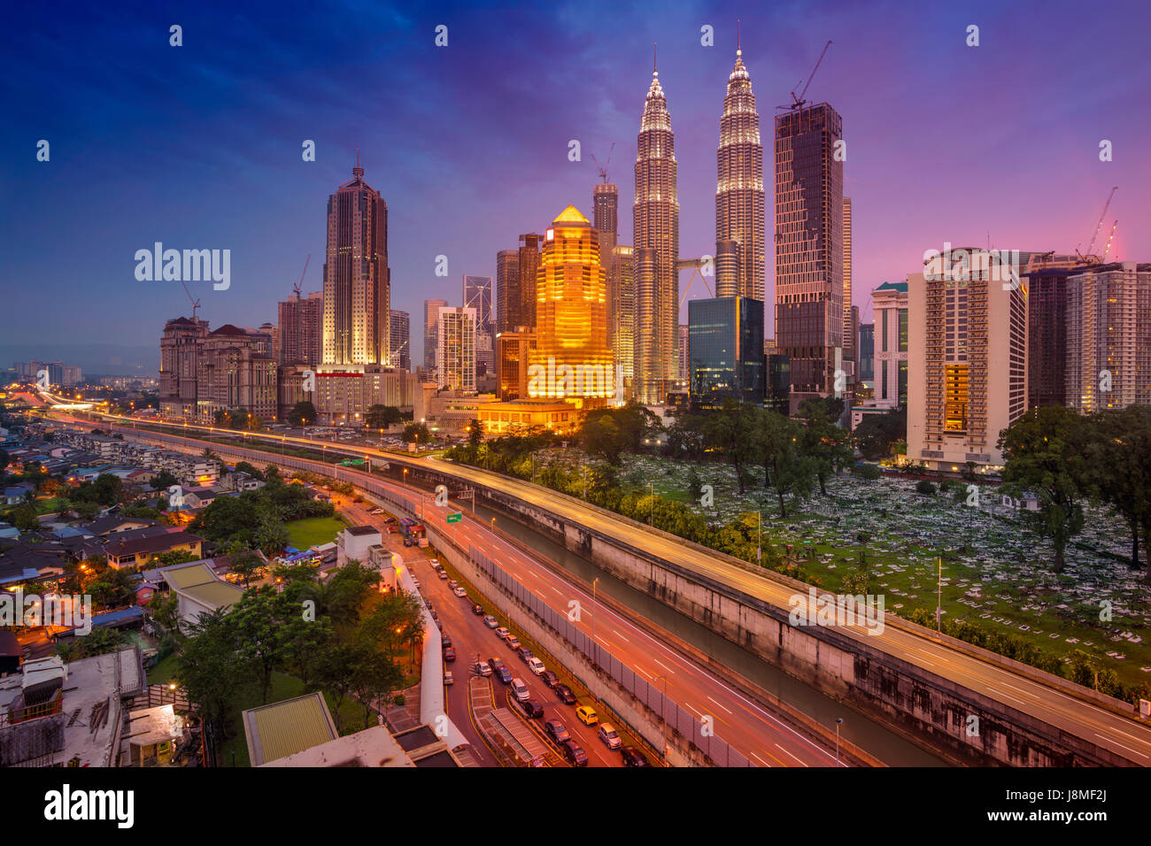 Kuala Lumpur. Immagine di paesaggio cittadino di Kuala Lumpur in Malesia durante il blu crepuscolo ora. Foto Stock