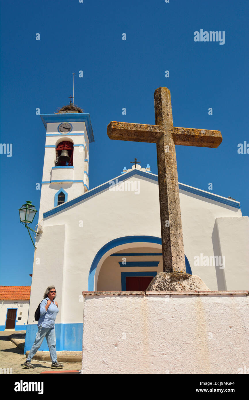 Il tradizionale e piccolo villaggio di Santa Susana, molto ricca di architettura tradizionale con il bianco delle case. Portogallo Foto Stock