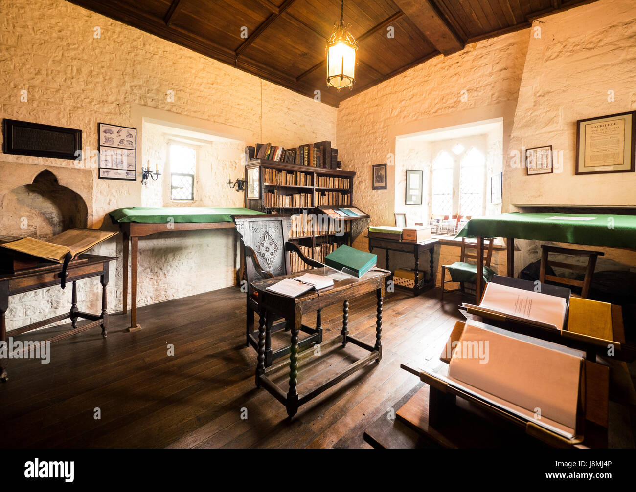Una catena di biblioteca fondata nel 1598 al di sopra di San Wulfram la chiesa in Grantham, in Inghilterra esiste ancora Foto Stock