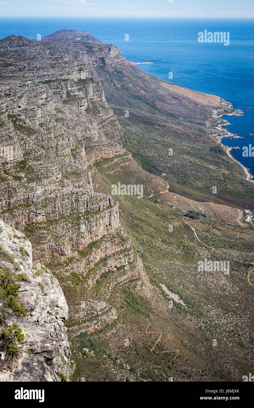 Vista panoramica lungo una unità costiere intorno a Chapman's Peak, Cape Town, Sud Africa Foto Stock