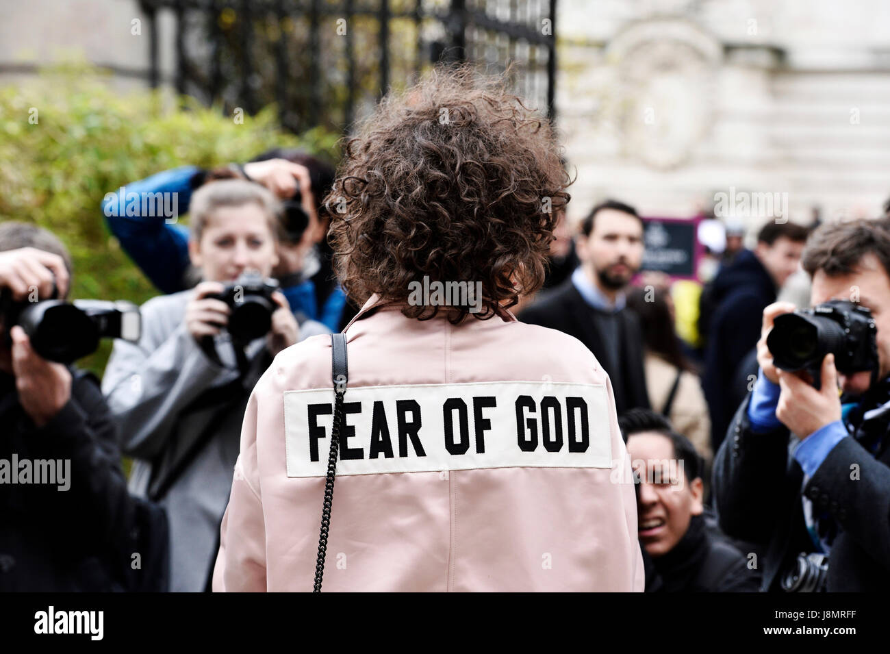 Alanna Arrington fuori Vanessa Seward, la settimana della moda di Parigi 2017, Francia Foto Stock