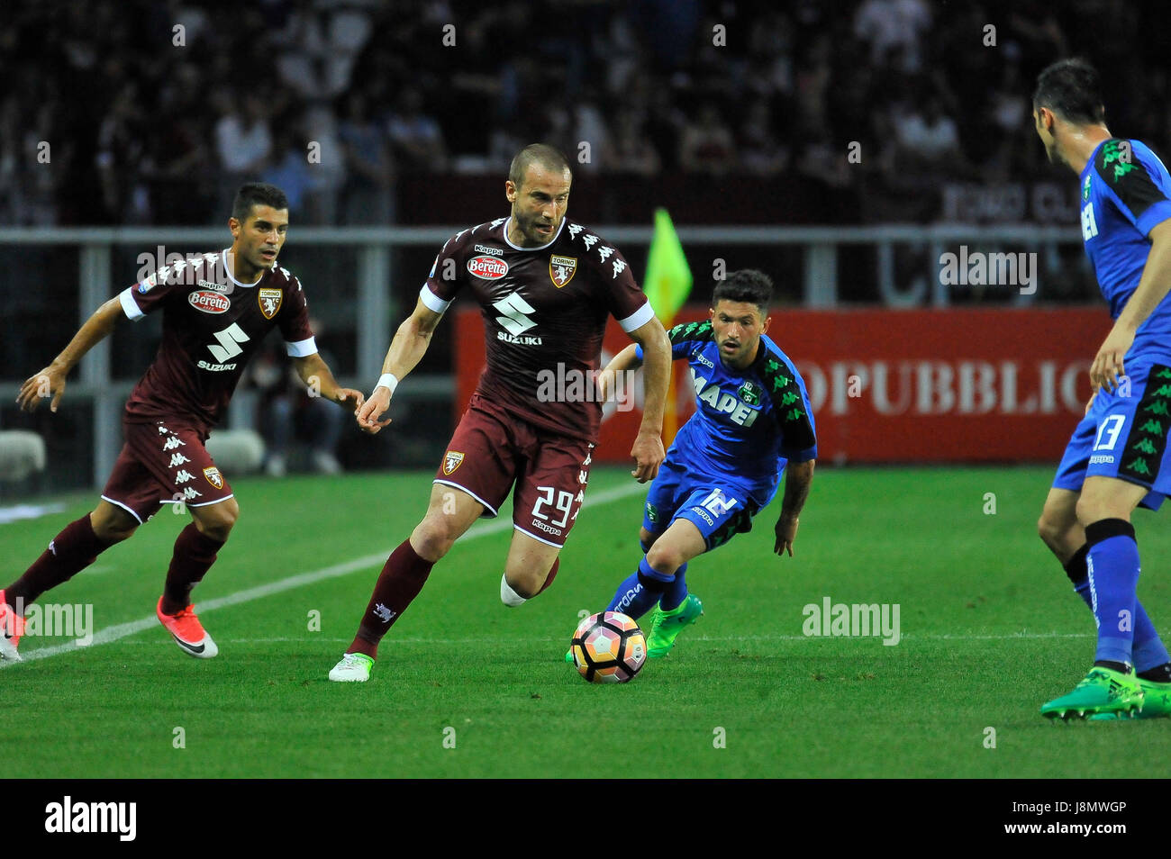 Torino, Italia. 28 Maggio, 2017. Lorenzo De Silvestri durante il match di Serie A TIM tra Torino FC e Sassuolo presso lo Stadio Olimpico Grande Torino. Il risultato finale della partita è 5-3 . Credito: Fabio Petrosino/Alamy Live News Foto Stock