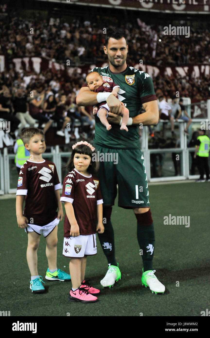 Torino, Italia. 28 Maggio, 2017. Daniele Padelli dopo la partita di Serie A TIM tra Torino FC e Sassuolo presso lo Stadio Olimpico Grande Torino. Il risultato finale della partita è 5-3 . Credito: Fabio Petrosino/Alamy Live News Foto Stock