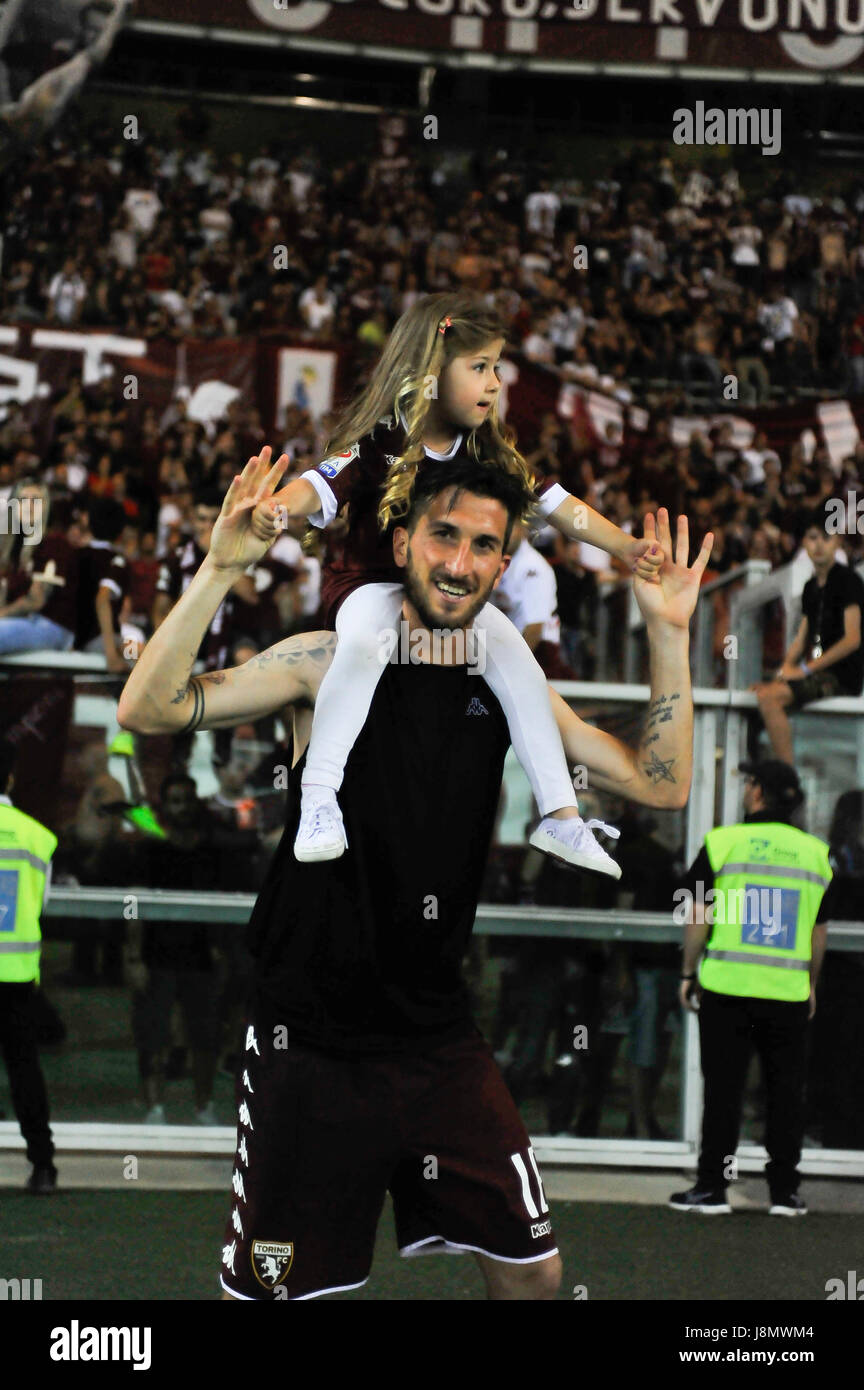 Torino, Italia. 28 Maggio, 2017. Mirko Valdifiori dopo la partita di Serie A TIM tra Torino FC e Sassuolo presso lo Stadio Olimpico Grande Torino. Il risultato finale della partita è 5-3 . Credito: Fabio Petrosino/Alamy Live News Foto Stock