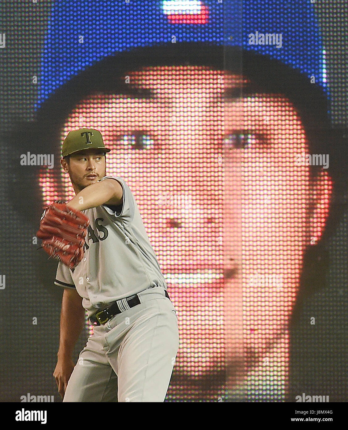Toronto, Ontario, Canada. 27 Maggio, 2017. Yu Darvish (rangers) MLB : Rangers di Texas a partire lanciatore Yu Darvish si riscalda prima della Major League Baseball gioco contro il Toronto Blue Jays di Rogers Centre di Toronto, Ontario, Canada . Credito: AFLO/Alamy Live News Foto Stock