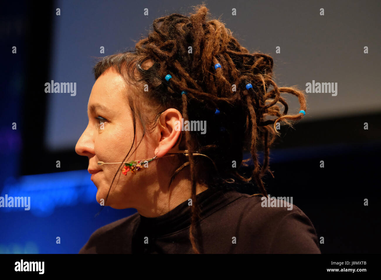 Hay Festival 2017 - Hay on Wye, Wales, Regno Unito - Maggio 2017 - Polacco autore Olga Tokarczuk sul palco del Festival di fieno parlando il suo libro più recente voli - Steven Maggio / Alamy Live News Foto Stock