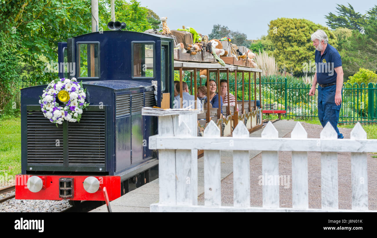 Littlehampton ferrovia in miniatura nel Parco Mewsbrook, Littlehampton, West Sussex, in Inghilterra, Regno Unito. Foto Stock