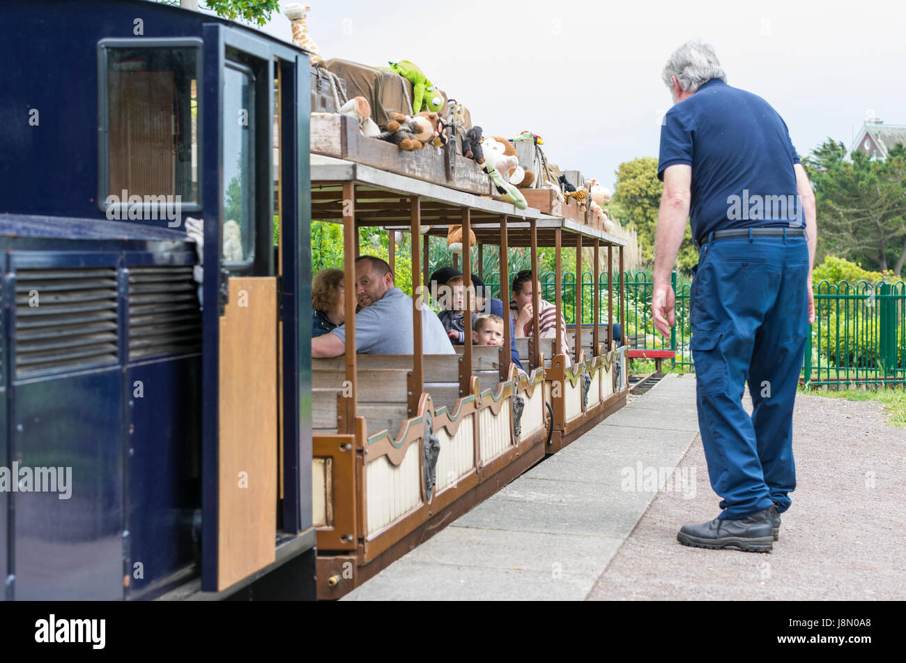 Littlehampton ferrovia in miniatura nel Parco Mewsbrook, Littlehampton, West Sussex, in Inghilterra, Regno Unito. Foto Stock