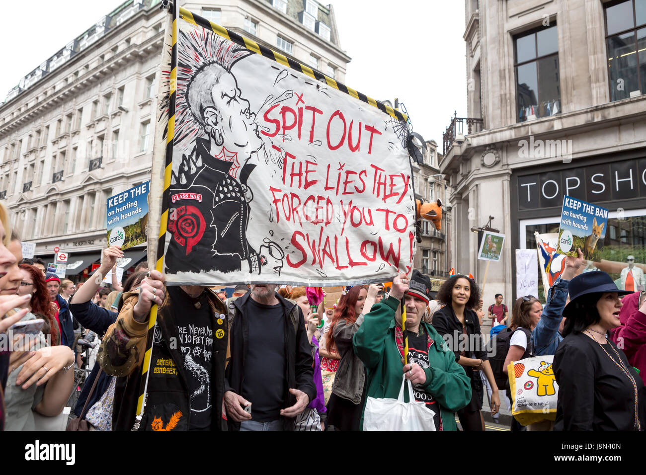 Londra, Regno Unito. 29 Maggio, 2017. A marzo si è svolta oggi a Londra per protestare contro il primo ministro può l'intenzione di avere un voto libero su una pratica che ha chiaramente una maggioranza del paese contro di essa, ossia la revoca del divieto del sangue lo sport della caccia alla volpe Credito: Jane Campbell/Alamy Live News Foto Stock