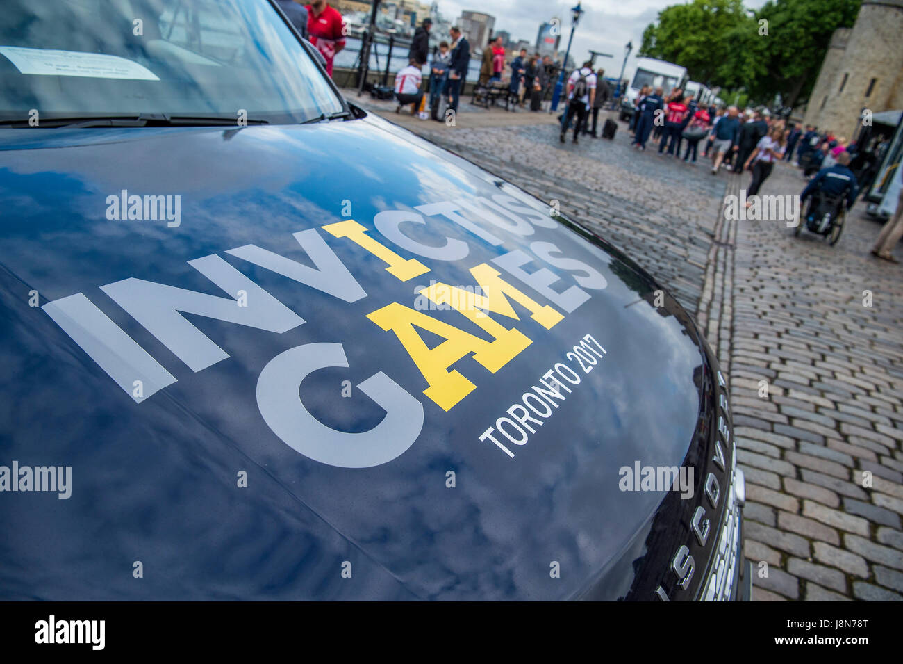 Londra, Regno Unito. Il 30 maggio 2017. I membri del team di arrivare al di fuori di - il principe Harry assiste il lancio del team britannico per la Invictus Games Toronto alla Torre di Londra. Londra 30 maggio 2017 Credit: Guy Bell/Alamy Live News Foto Stock Londra, Regno Unito. Il 30 maggio 2017. I membri del team di arrivare al di fuori di - il principe Harry assiste il lancio del team britannico per la Invictus Games Toronto alla Torre di Londra. Londra 30 maggio 2017 Credit: Guy Bell/Alamy Live News Foto Stock