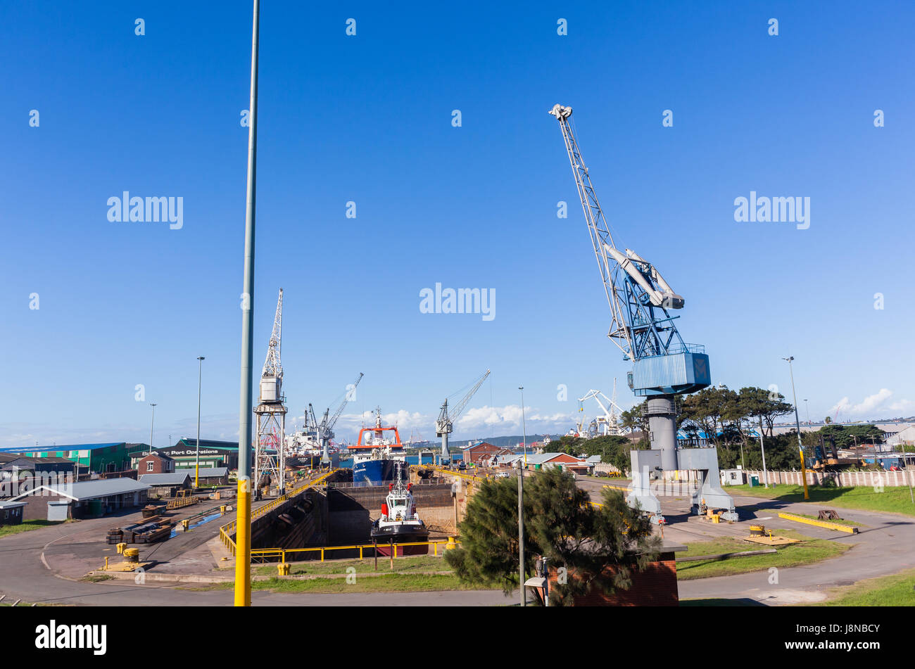 Le navi in bacini di carenaggio riparazioni paesaggio di manutenzione al porto di Durban Sudafrica, Foto Stock