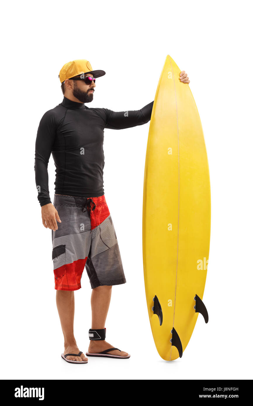 A piena lunghezza Ritratto di un surfista con una tavola da surf isolati su sfondo bianco Foto Stock