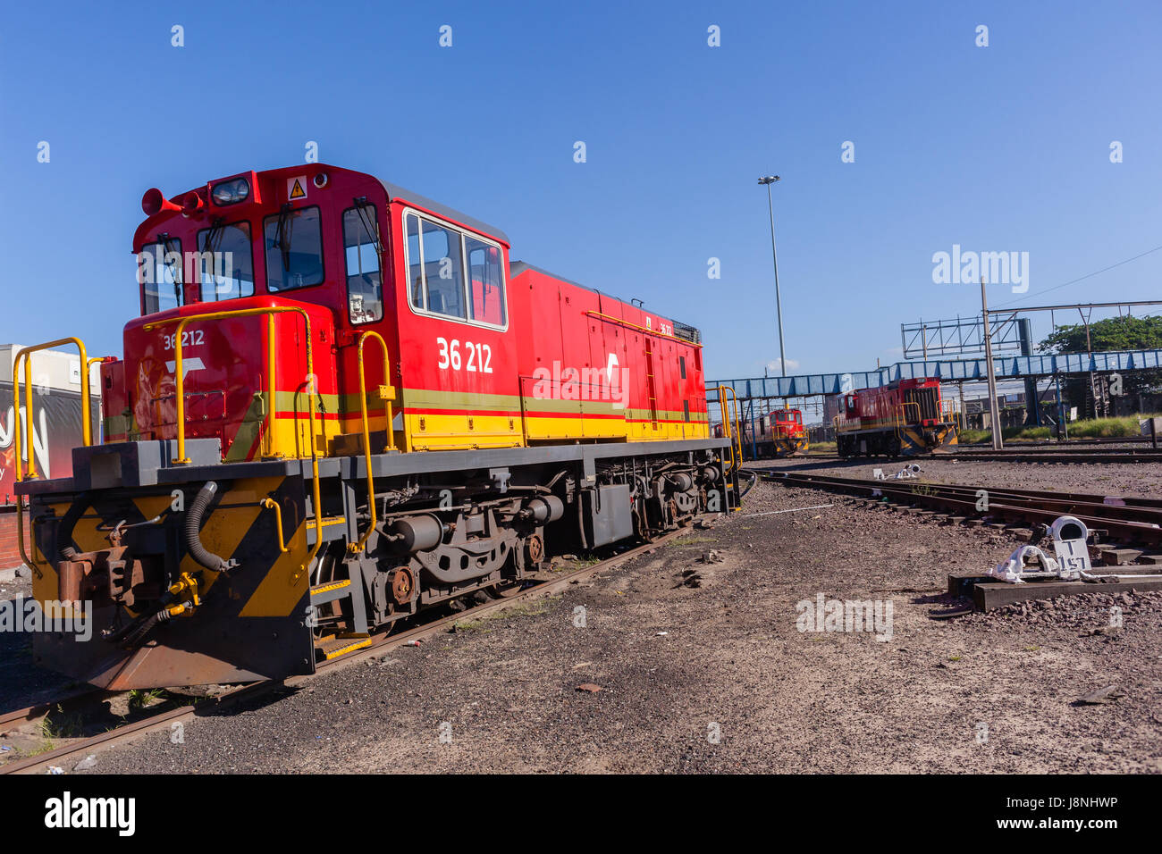 Treni locomotive macchine diesel di binari ferroviari paesaggio. Foto Stock