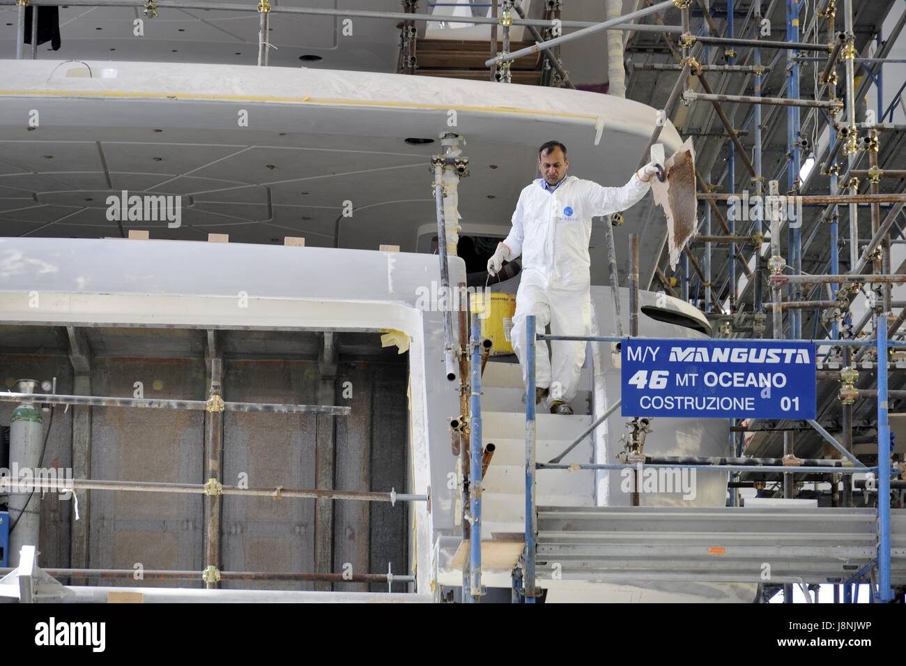 Viareggio (Toscana, Italia), Overmarine cantieri navali, costruzione di grandi yacht di lusso Foto Stock