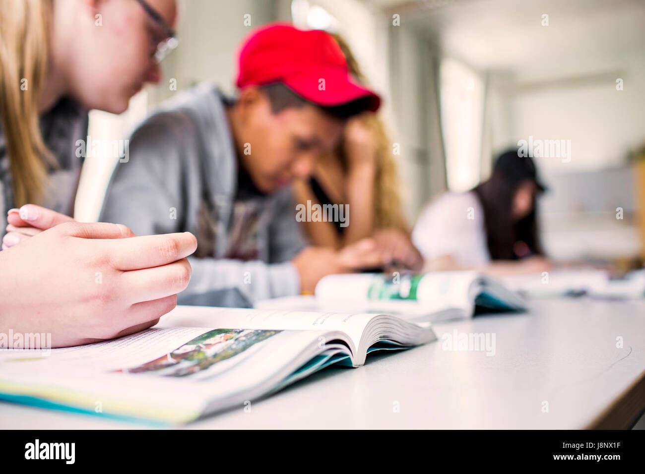 Gli studenti (14-15) in aula Foto Stock