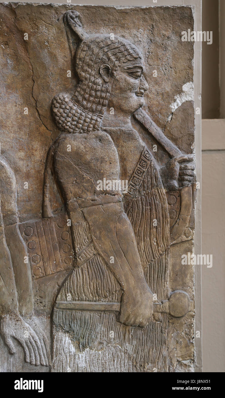 Carri. Soldato. Dettaglio. Assira, 728 BC. Nimrud, Palazzo centrale. L'Iraq. Royal chariot. British Museum. Londra. Foto Stock