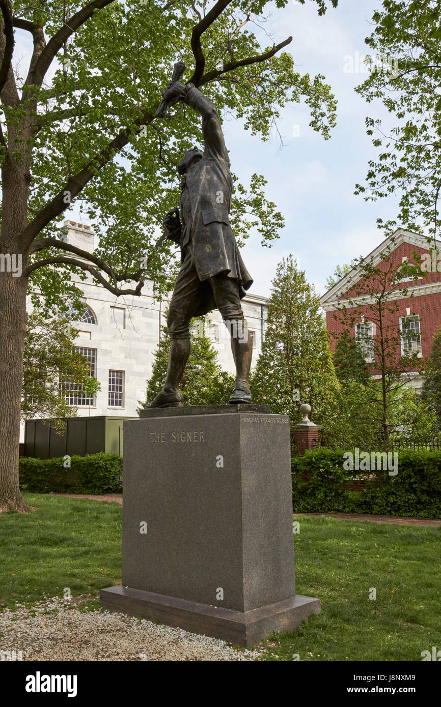 Il firmatario statua in signers parco giardino Philadelphia STATI UNITI D'AMERICA Foto Stock