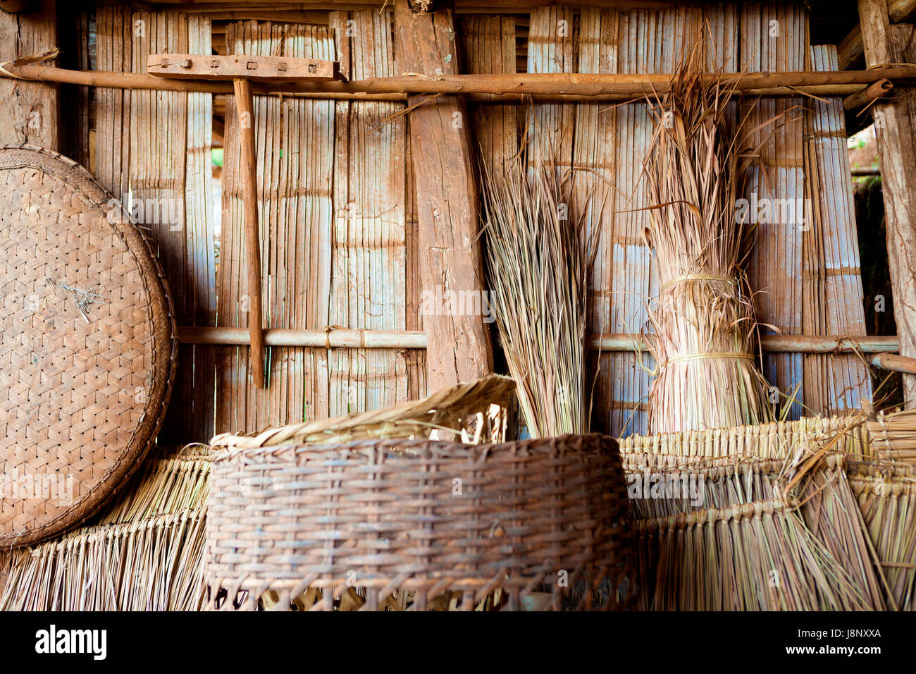 Viaggiare in tutto il mondo. Tribù di bambù home contesto Foto Stock