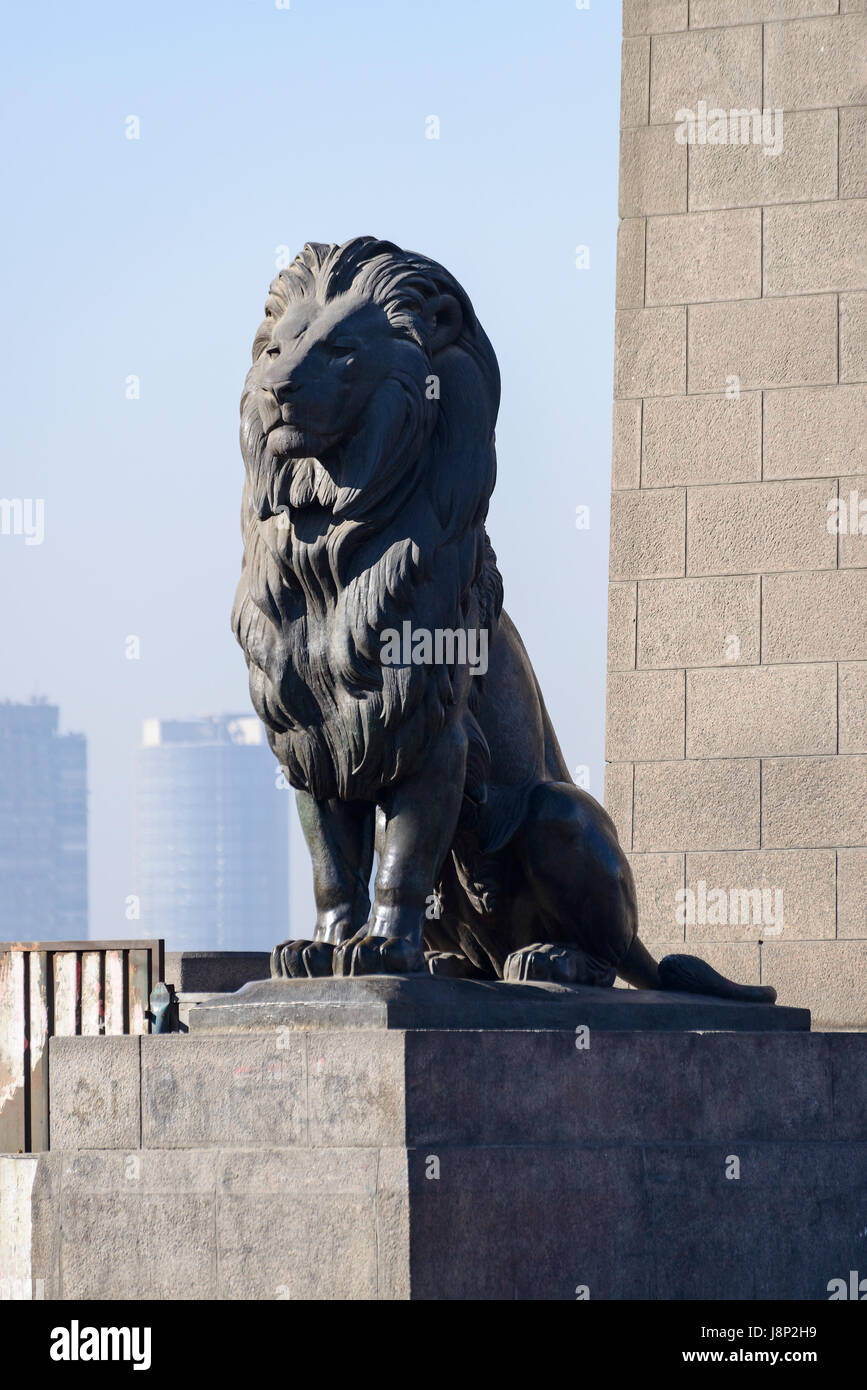 La scultura del Cairo Kasr El Nilo Lion Foto Stock