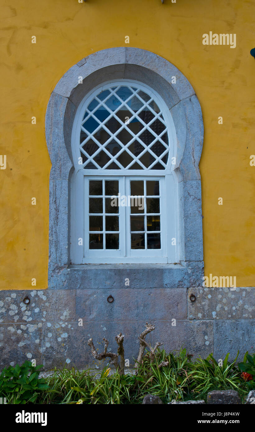 Moresco nella finestra di progettazione presso il Palacio de Pena, Portogallo Foto Stock