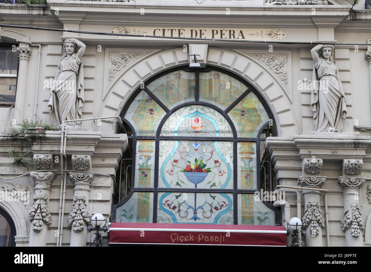 Cicek Pasaji in Viale Istiklal, quartiere di Beyoglu, Istanbul, Turchia Foto Stock