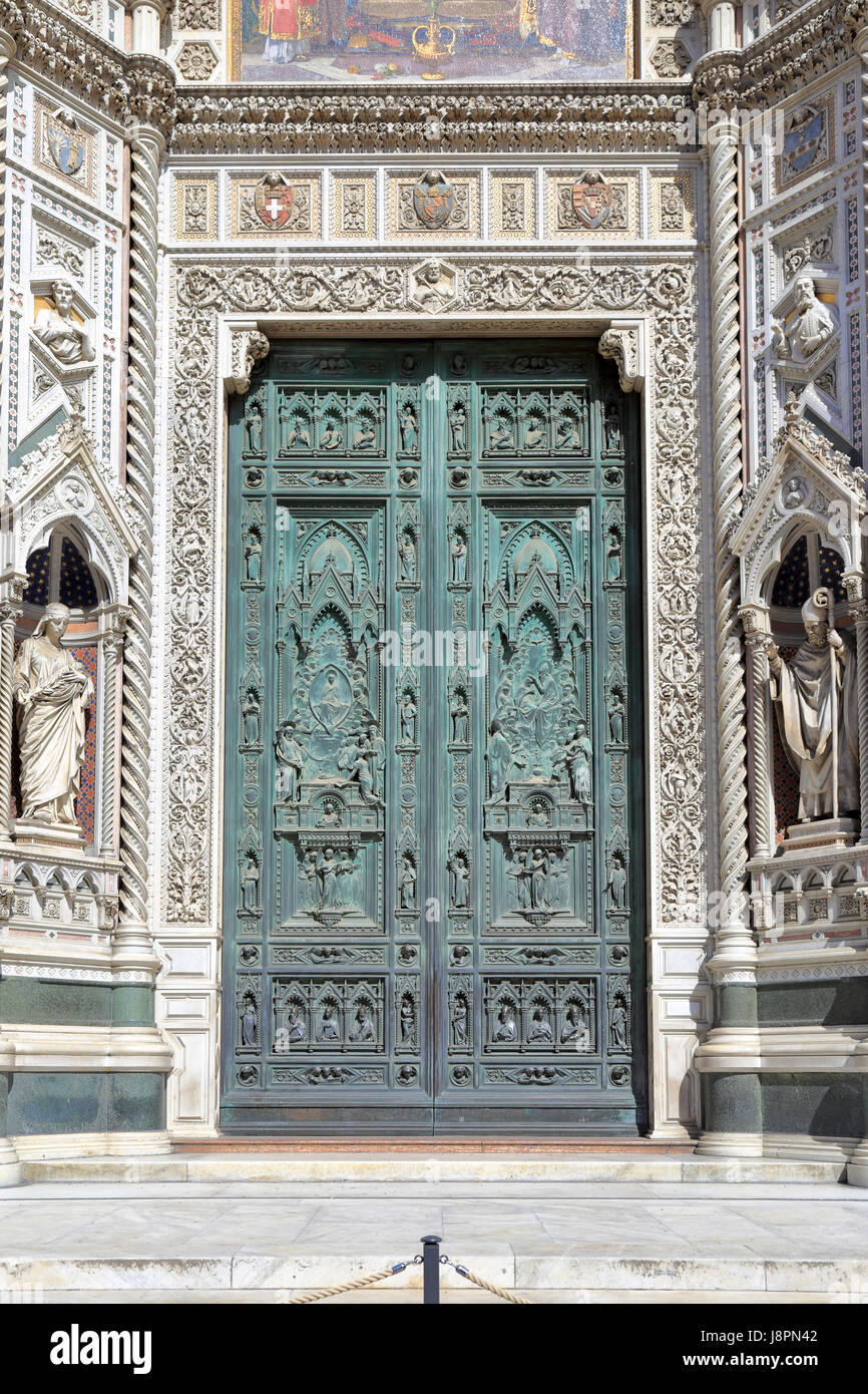 Portale principale del Duomo di Santa Maria del Fiore, Firenze, Toscana, Italia, Europa. Foto Stock