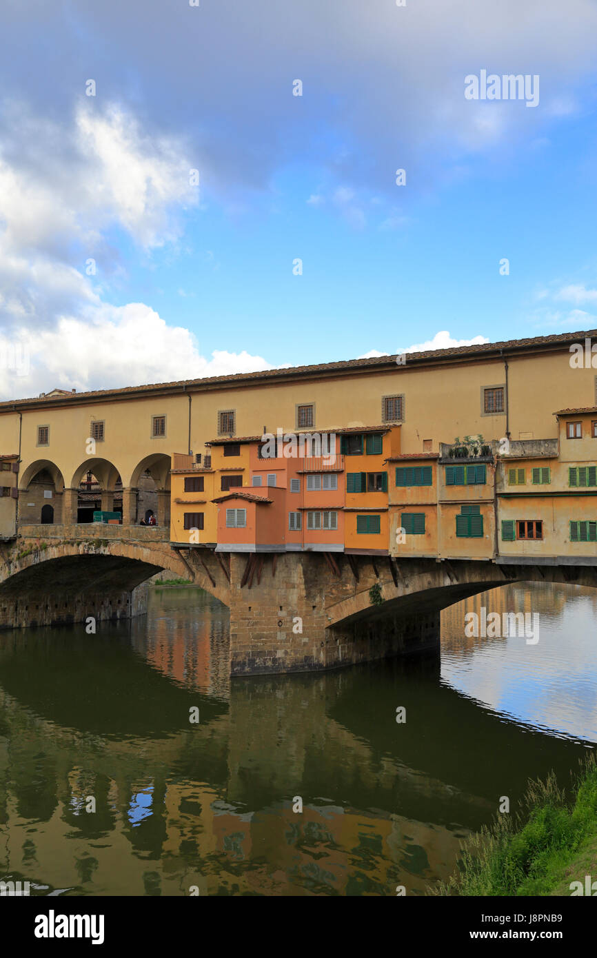 Il Ponte Vecchio sull'Arno, Firenze, Toscana, Italia, Europa. Foto Stock