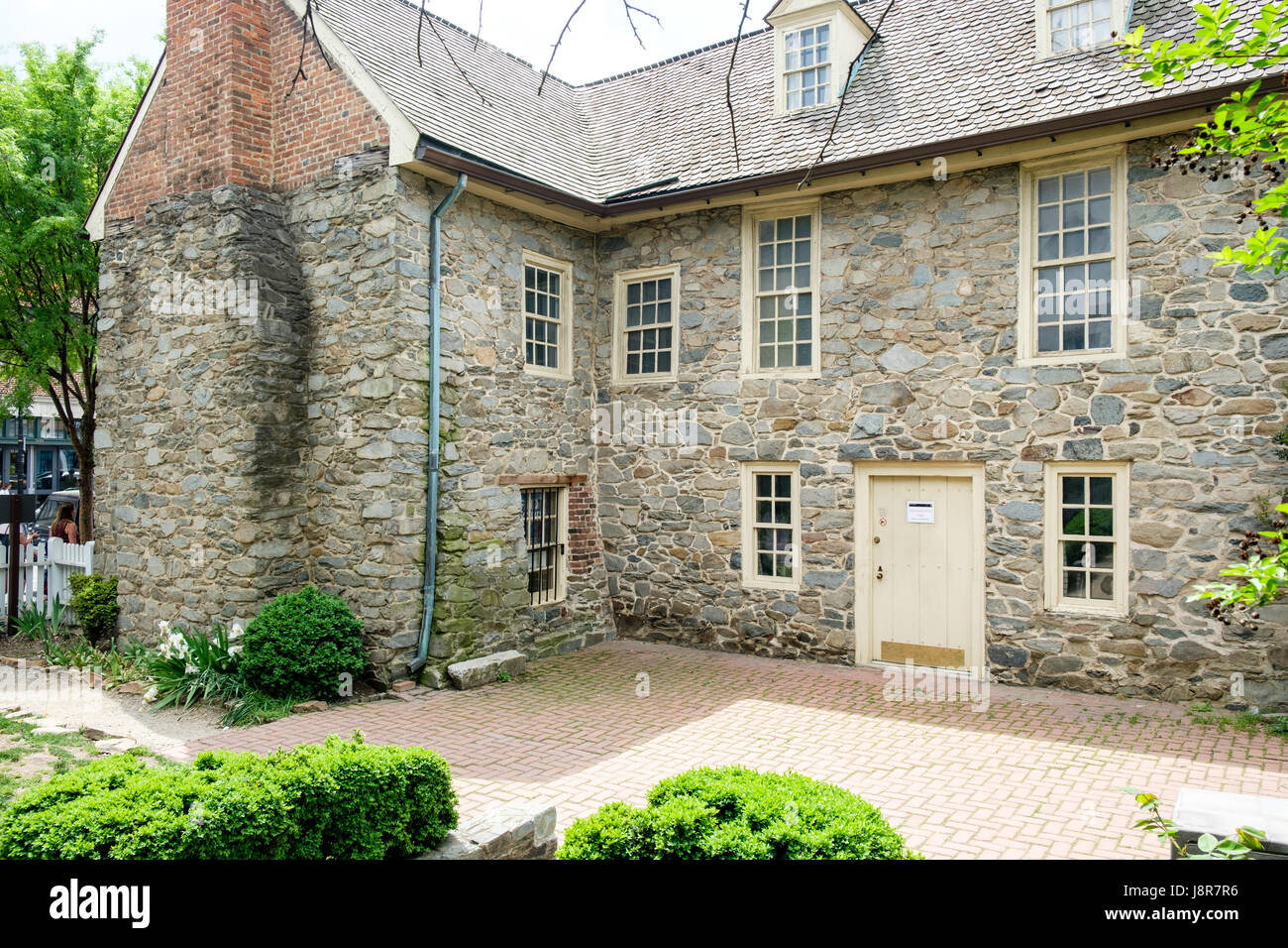 La storica del XVIII secolo Vecchia casa di pietra, M Street NW, Georgetown, Washington DC, Stati Uniti d'America Foto Stock
