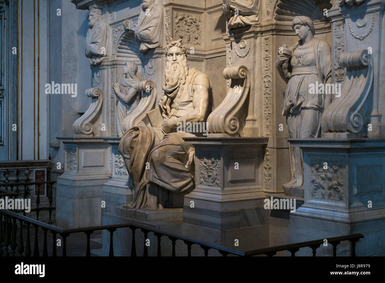 Roma. L'Italia. La tomba di papa Giulio II, ca. 1505-1545, da Michelangelo e Raffaello da Montelupo, e gli assistenti, Basilica di San Pietro in Vincoli. Foto Stock