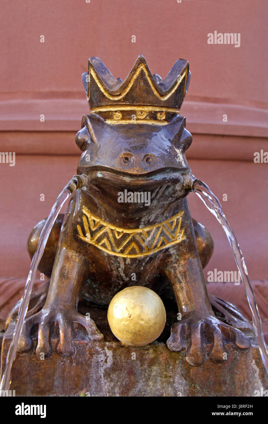 Rana, corona, gargoyle, imperatore, re, oro-ball, scultura, rana, fiaba, Foto Stock