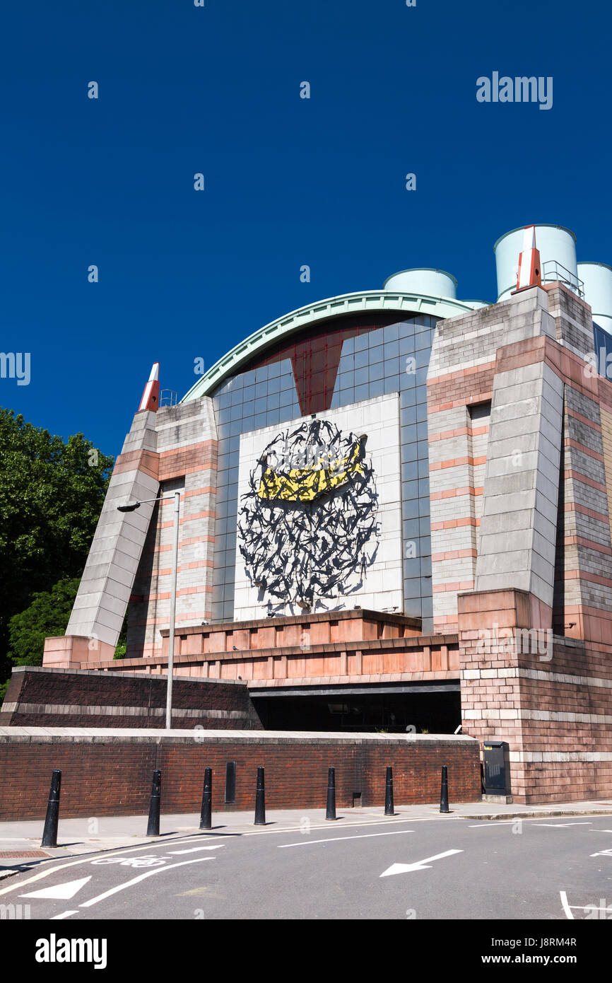 Zadòk Ben-David's circle di sagome scultura "inquieto sogno" sulla parete del portale occidentale in Limehouse Link, London, Regno Unito Foto Stock