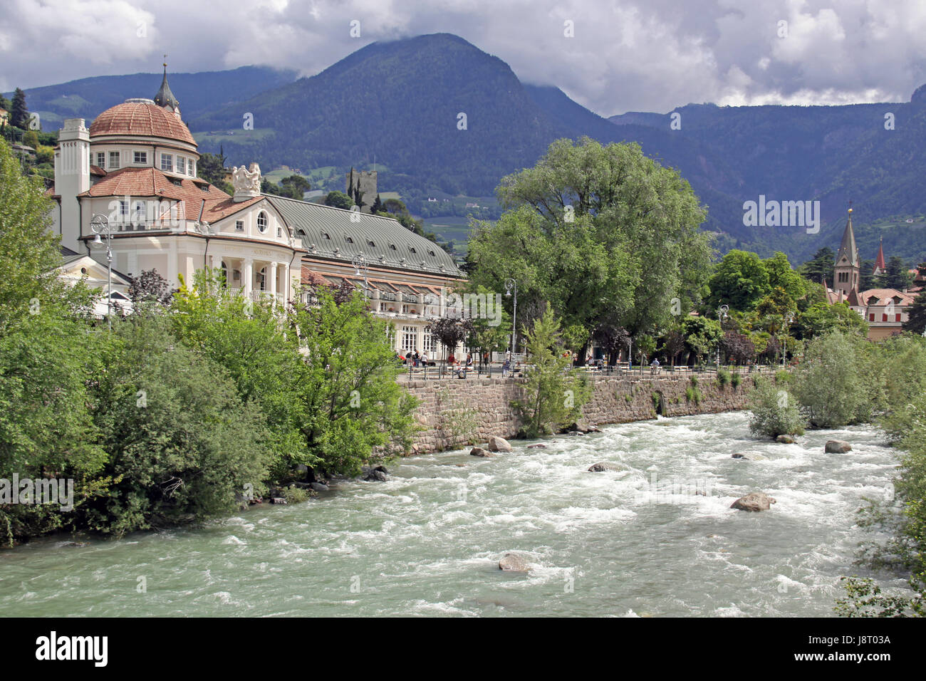 Alto Adige, kurhaus, jugendstil, health resort, fiume, acqua, storico Foto Stock