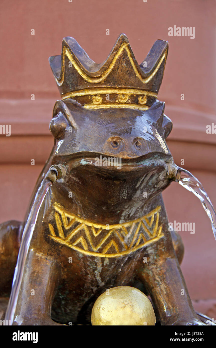 Rana, corona, gargoyle, imperatore, re, oro-ball, scultura, rana, fiaba, Foto Stock