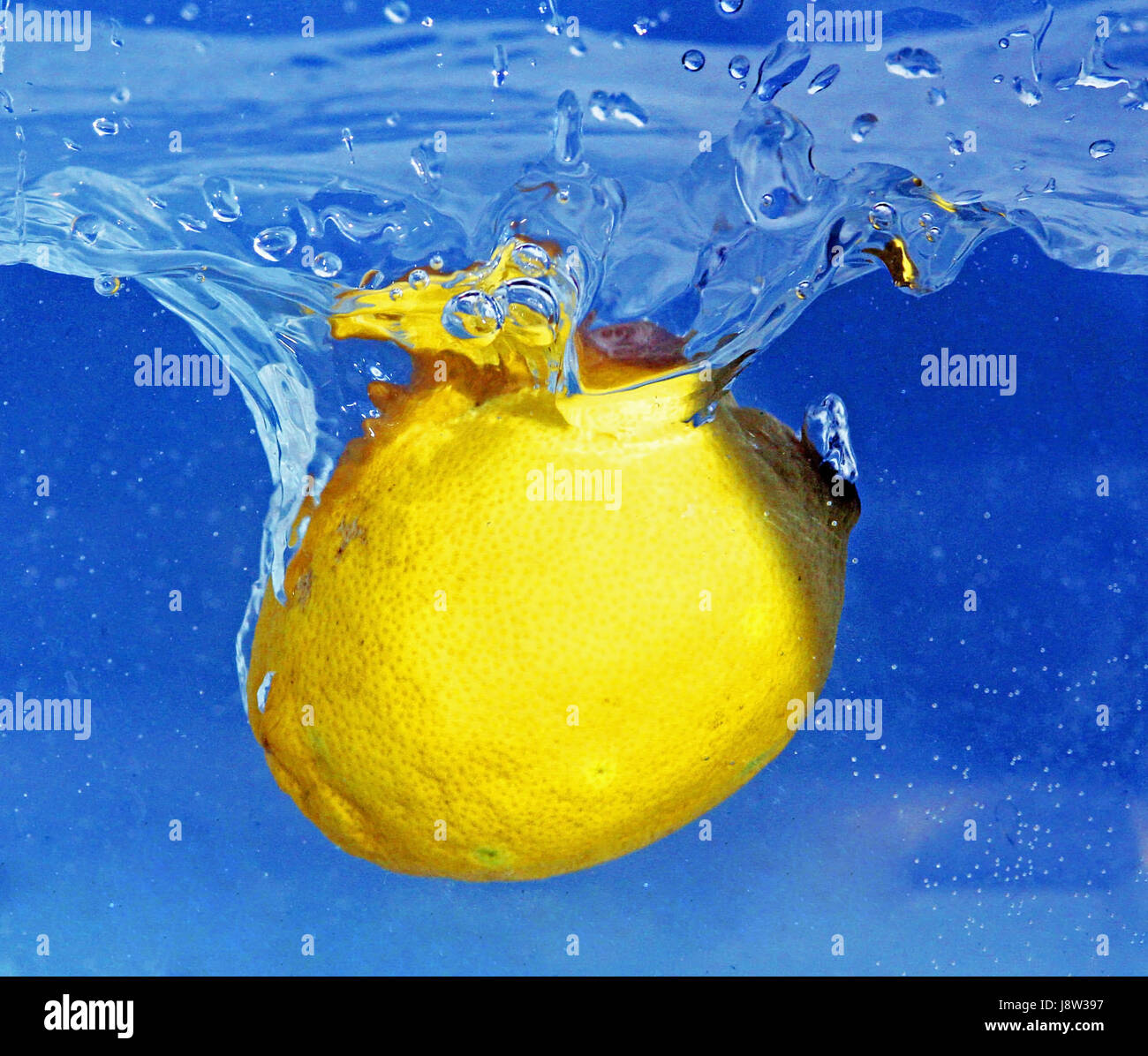 un tuffo di limone Foto Stock