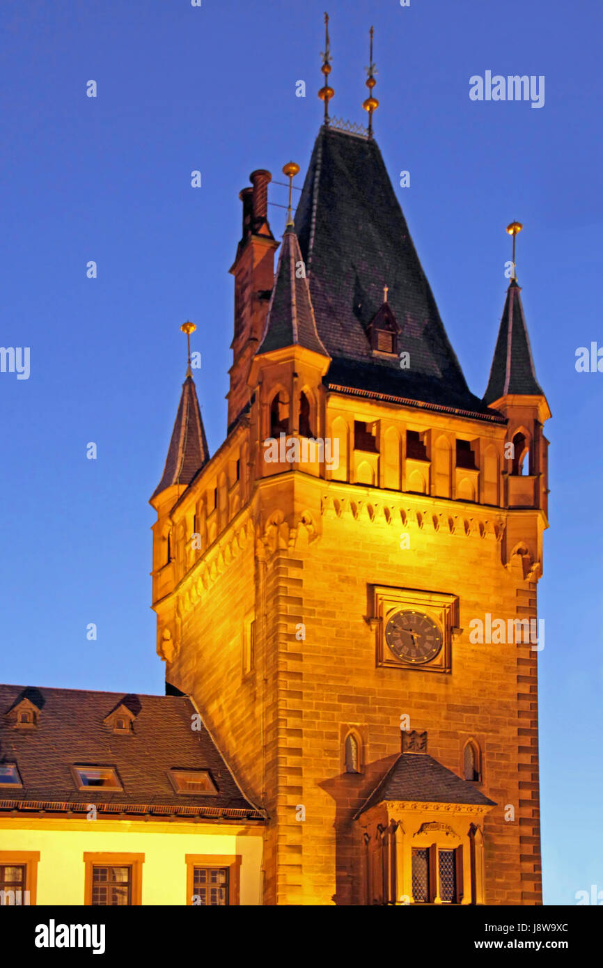 La fotografia notturna, strada di montagna, municipio, chateau, castello, blu, tower Foto Stock