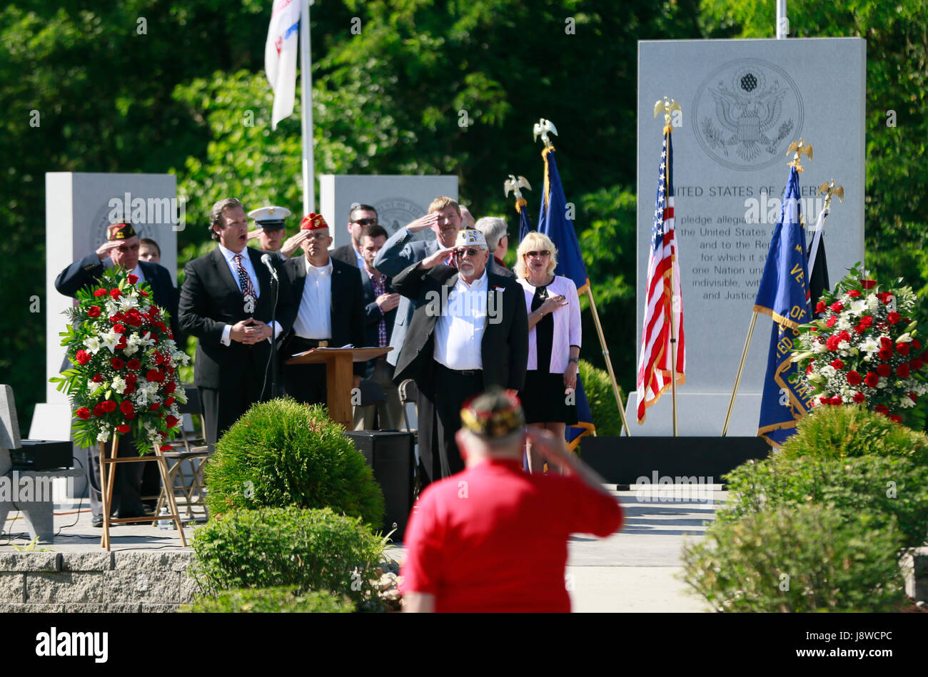 Il Memorial Day cerimonie presso il recentemente costruito memoriale di guerra al Valhalla Giardini della Memoria, lunedì, 29 maggio 2017 a Bloomington, ind. (Foto di Jeremy Hogan) Foto Stock