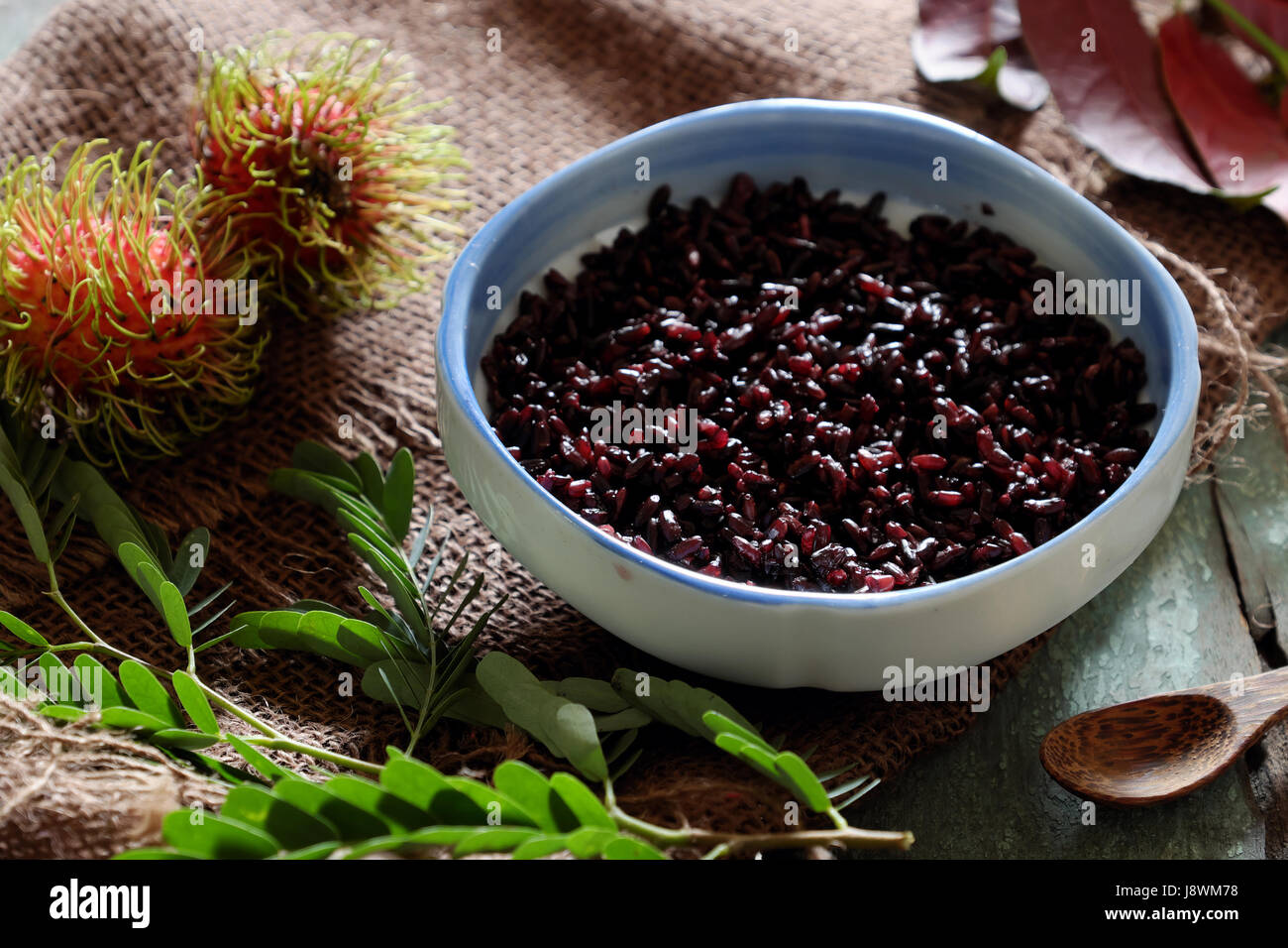 Il vietnamita cibo tradizionale, com ruou fermentato o riso glutinoso per 5 maggio, è il doppio di cinque festival o tet doan ong in Vietnam Foto Stock