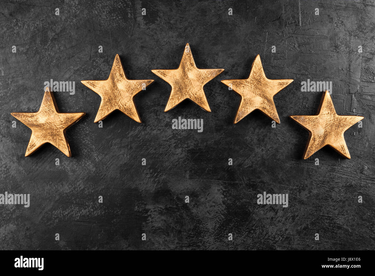 Cinque stelle su sfondo scuro Foto Stock