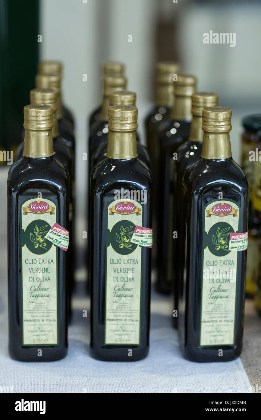 Olio extra vergine di oliva sulla base di "cultivar taggiasca' dalla Liguria,l'Italia,l'Europa Foto Stock