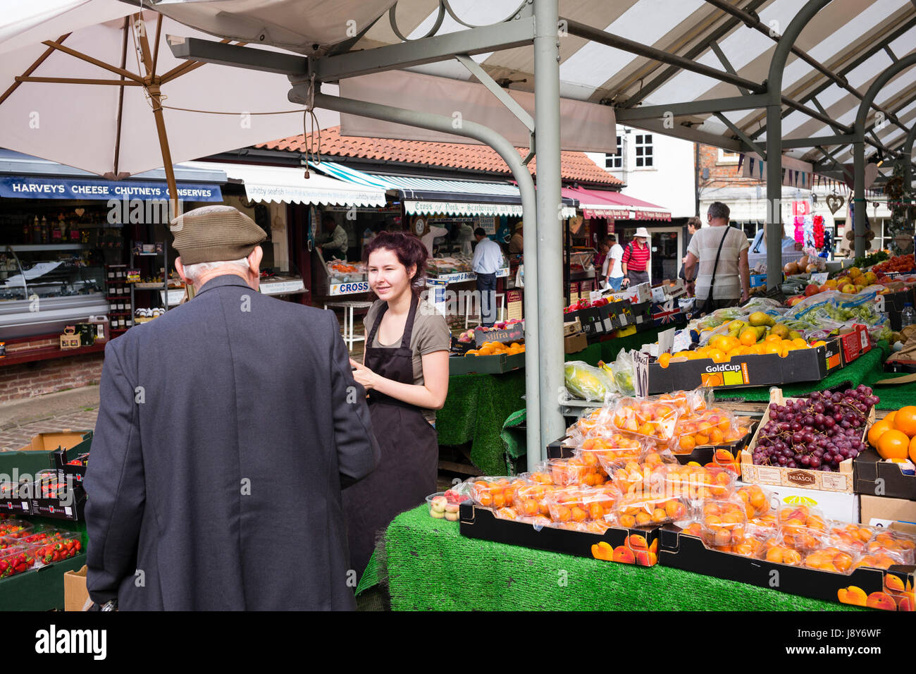 Il tempo per una chiacchierata, Shambles Mercato, città di York, Regno Unito Foto Stock