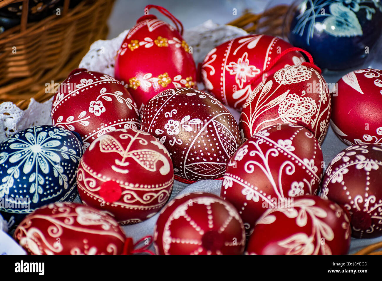 Uovo di Pasqua - dipinta a mano con colori naturali - arte folcloristica Foto Stock