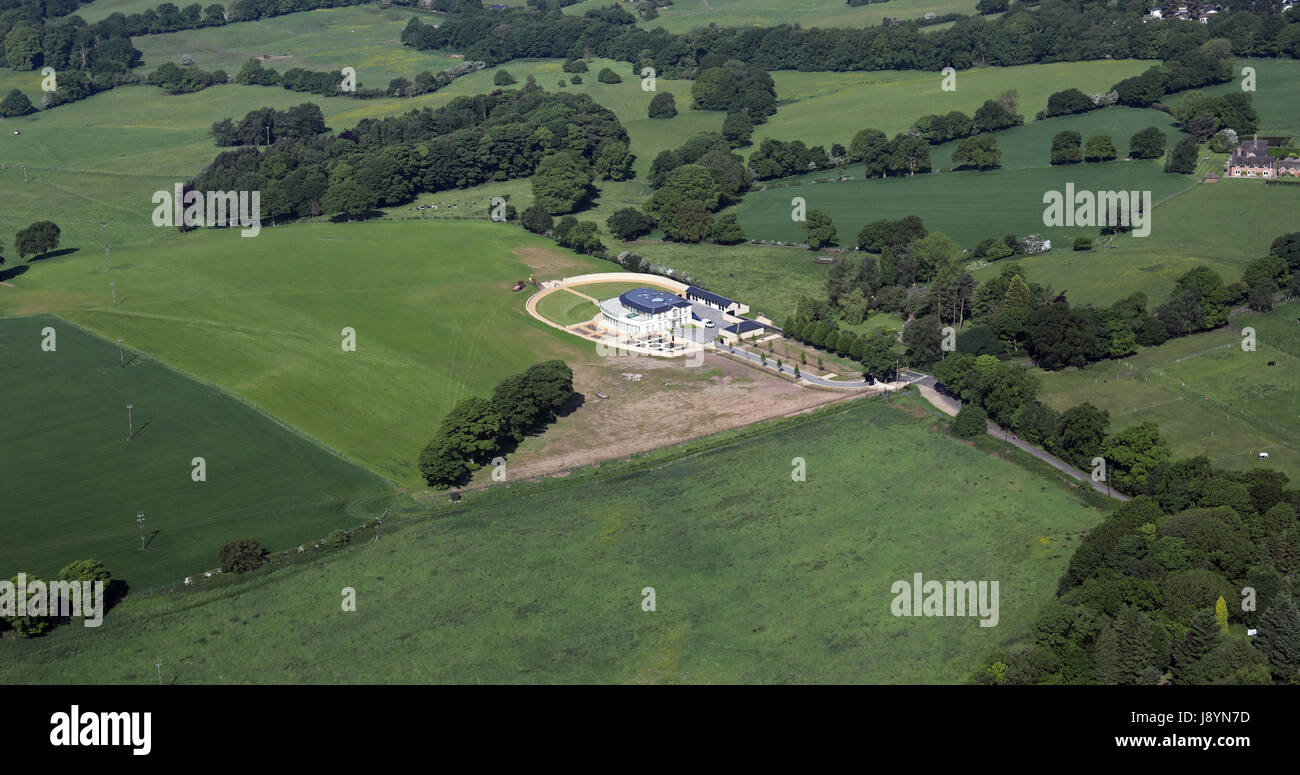 Vista aerea della fantasia nuova casa vicino Alderley Edge, Cheshire, Regno Unito Foto Stock