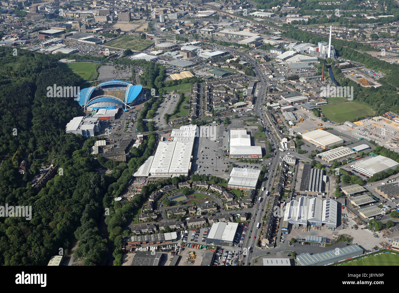 Vista aerea del Colne Valley, Leeds Road, area di Huddersfield, nello Yorkshire, Regno Unito Foto Stock