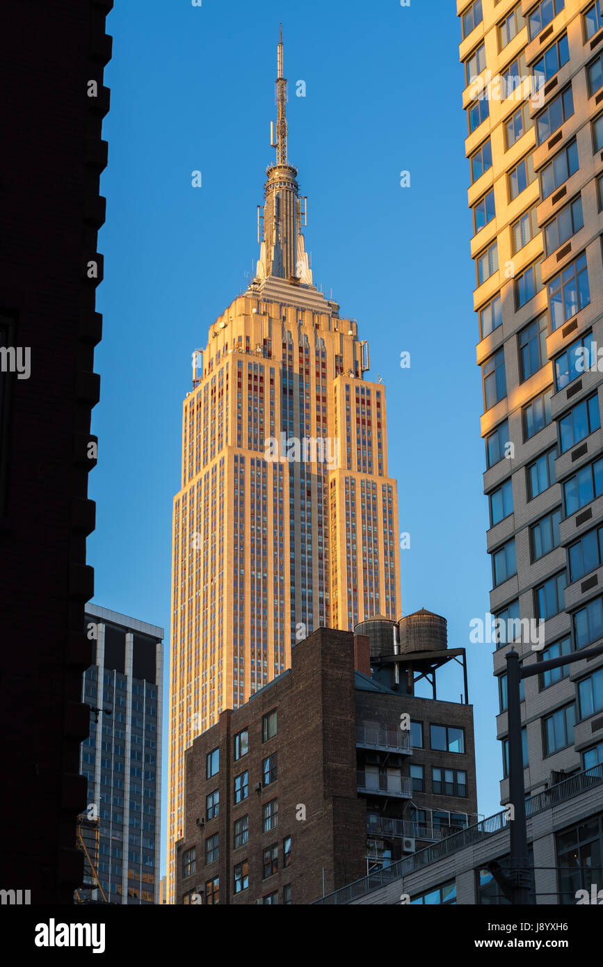 L'Empire State Building al tramonto. La città di New York Foto Stock