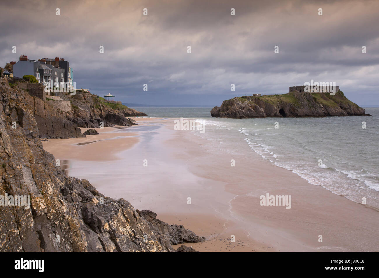 Tenby litorale con St Catherines Isola Fort Foto Stock