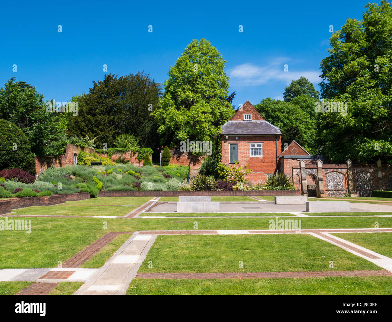 L'ex blocco stabile, Caversham Park Gardens, Caversham, Reading, Berkshire, Inghilterra, Regno Unito, GB. Foto Stock