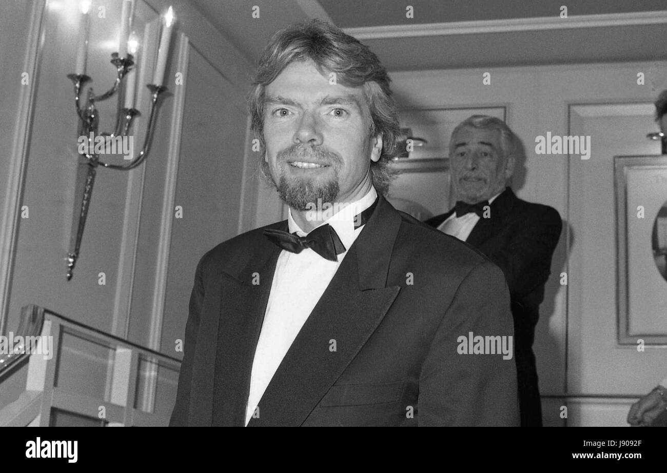 Richard Branson, capo della Vergine di un gruppo di imprese, assiste il British audiovisivo awards a Londra in Inghilterra il 18 ottobre 1990. Foto Stock