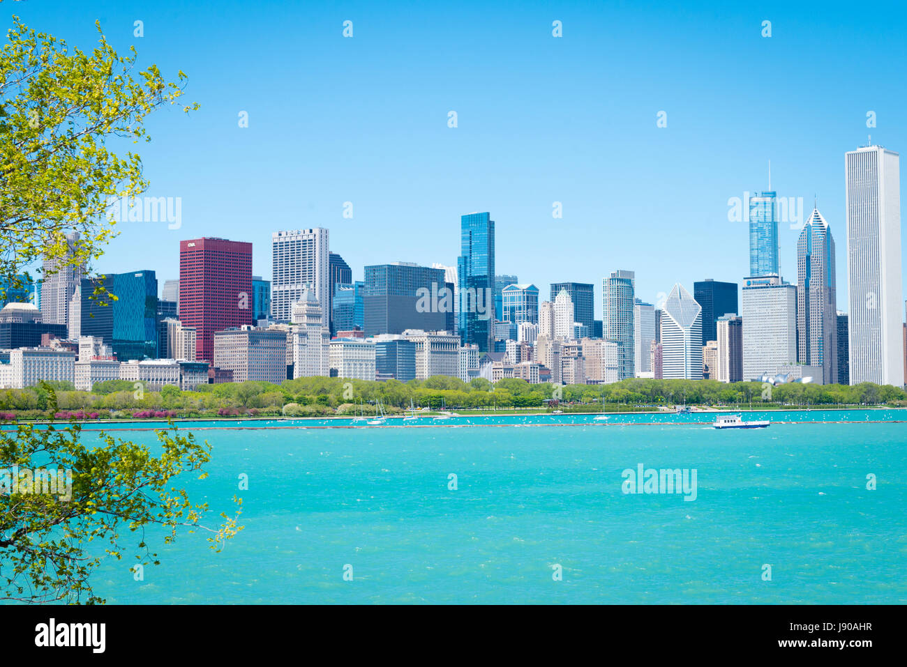 Chicago Illinois vicino al lato sud est della solidarietà vista Unità di paesaggio urbano panorama grattacieli edifici ad alta sul Lago Michigan alberi acqua blu cielo Foto Stock